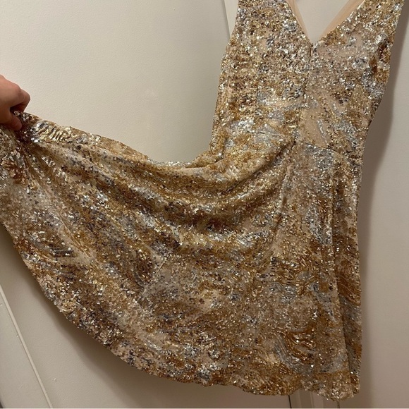 Belle Badgley Mischka Fit and Flare Gold & Silver Sequin Mini Dress Sz 10 - Picture 8 of 8